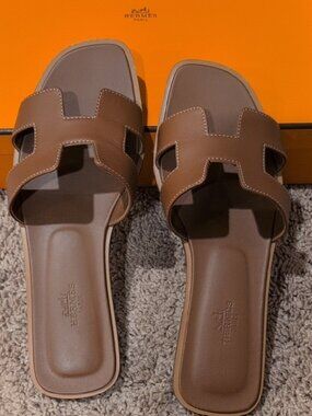 Hermès Brown (Gold) Oran Leather Sandals